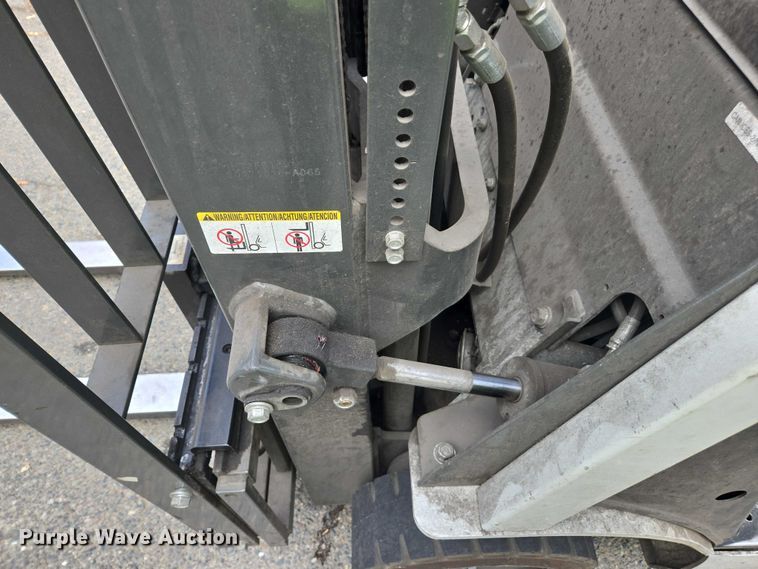 image for item EC1031 2017 UniCarriers CFS40 forklift
