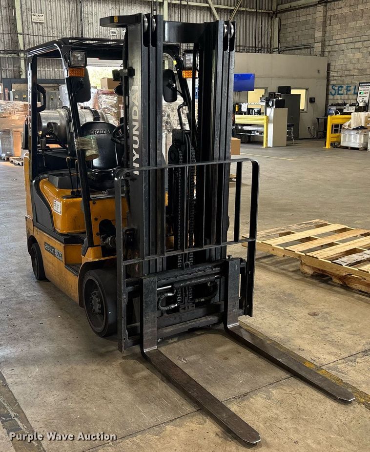 image for item EC3600 Hyundai 25LC-7A forklift