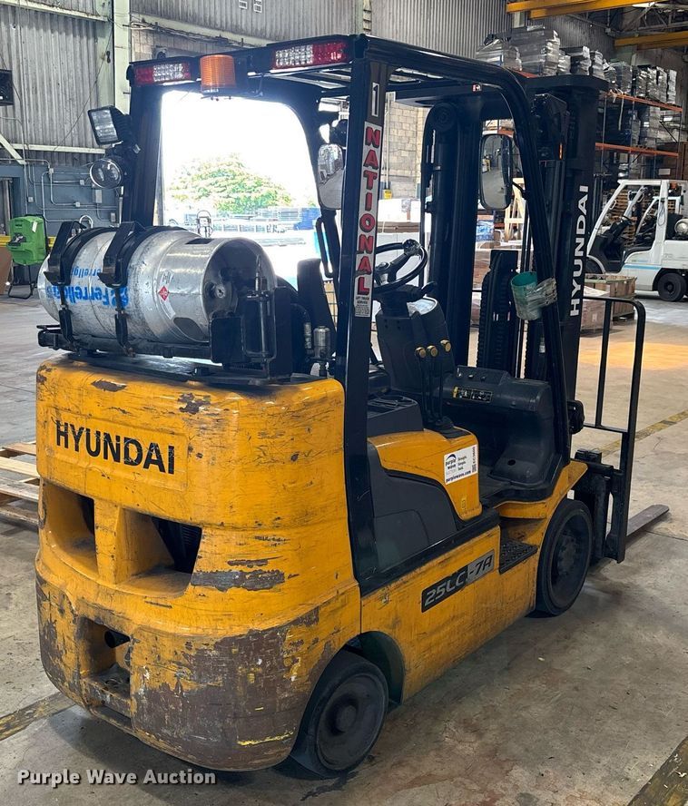 image for item EC3600 Hyundai 25LC-7A forklift