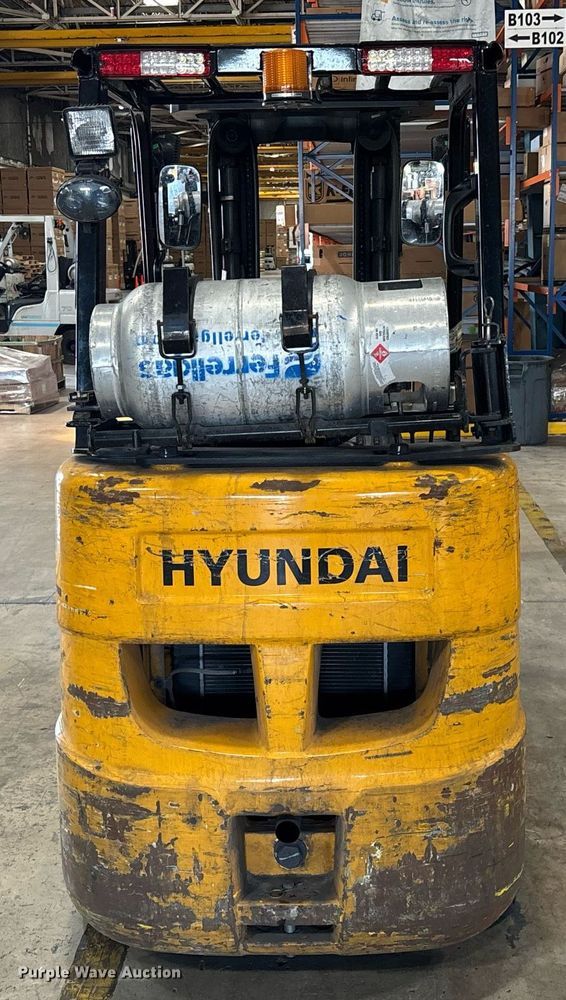 image for item EC3600 Hyundai 25LC-7A forklift