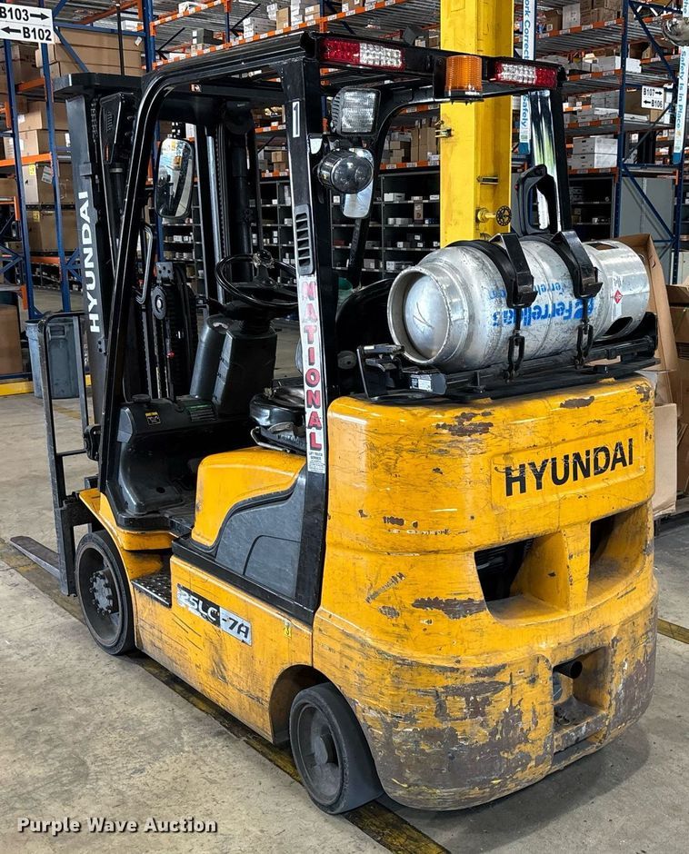 image for item EC3600 Hyundai 25LC-7A forklift