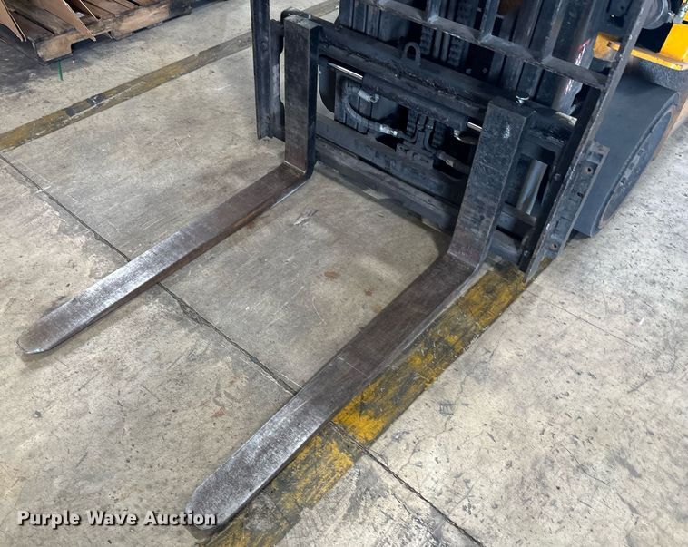 image for item EC3600 Hyundai 25LC-7A forklift