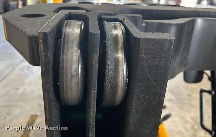 image for item EC3600 Hyundai 25LC-7A forklift