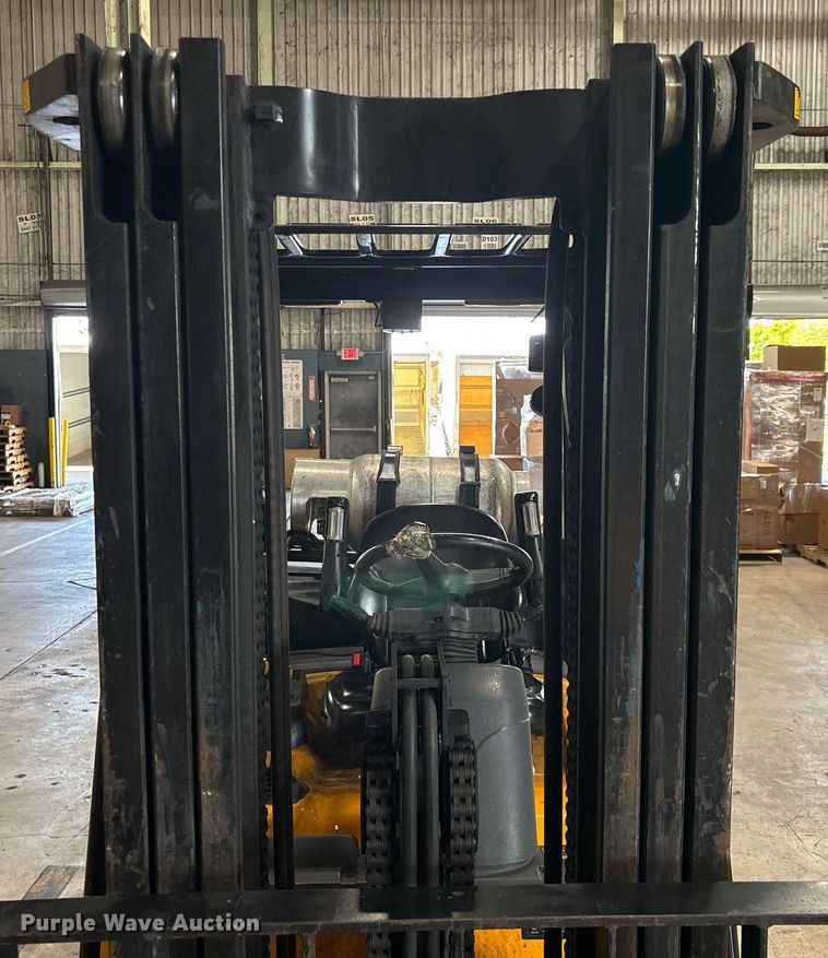 image for item EC3600 Hyundai 25LC-7A forklift