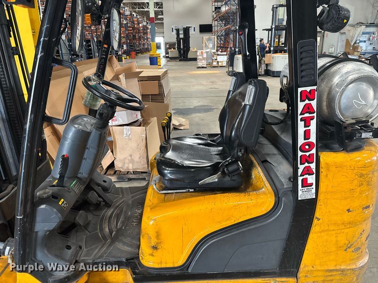 image for item EC3600 Hyundai 25LC-7A forklift