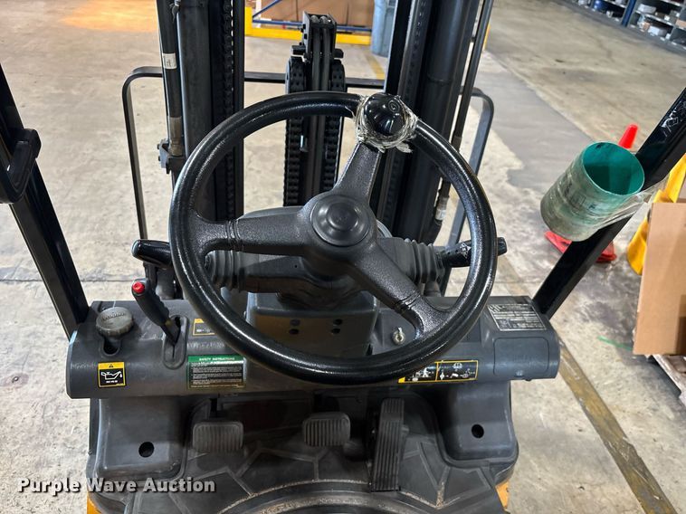 image for item EC3600 Hyundai 25LC-7A forklift