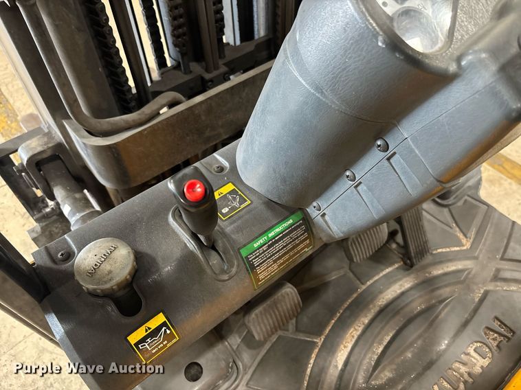 image for item EC3600 Hyundai 25LC-7A forklift