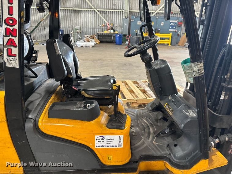 image for item EC3600 Hyundai 25LC-7A forklift