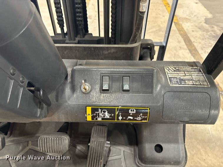 image for item EC3600 Hyundai 25LC-7A forklift