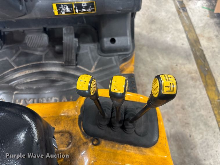 image for item EC3600 Hyundai 25LC-7A forklift