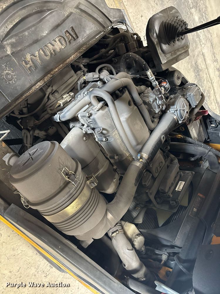 image for item EC3600 Hyundai 25LC-7A forklift