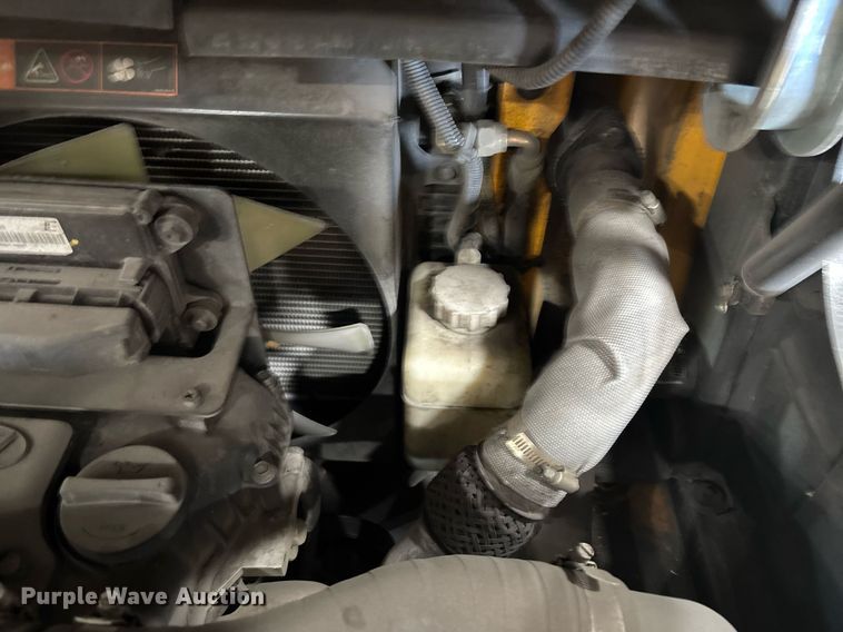 image for item EC3600 Hyundai 25LC-7A forklift