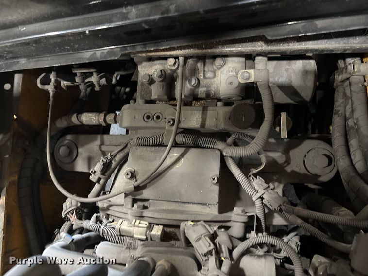 image for item EC3600 Hyundai 25LC-7A forklift