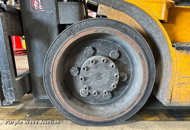 image for item EC3600 Hyundai 25LC-7A forklift