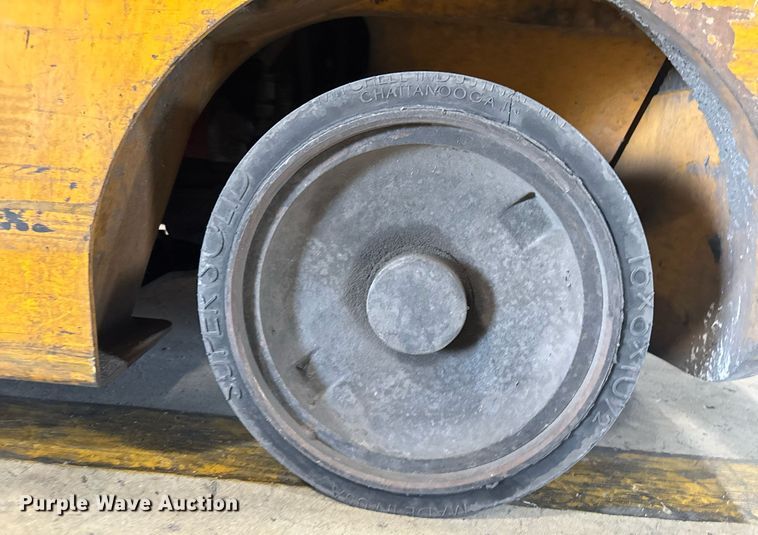 image for item EC3600 Hyundai 25LC-7A forklift