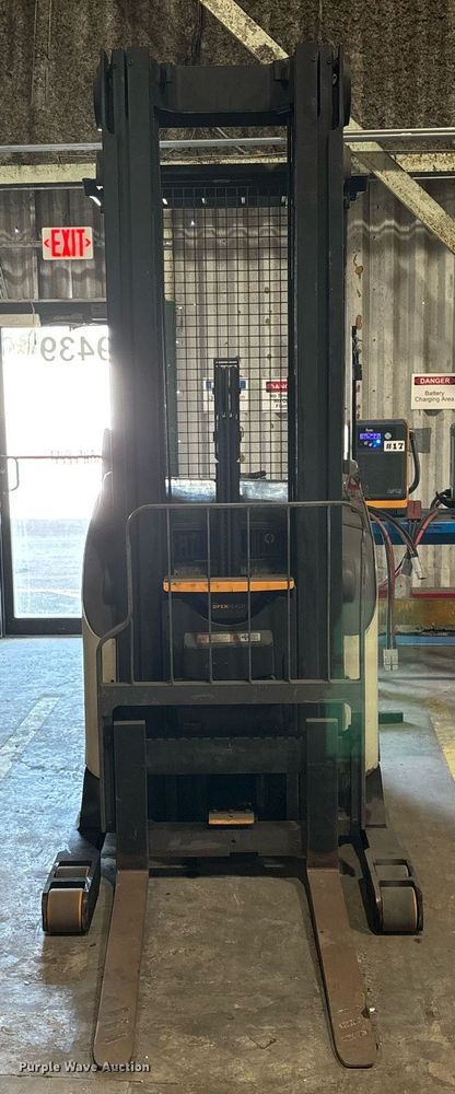 image for item EC3601 Crown RR5725-35 order picker