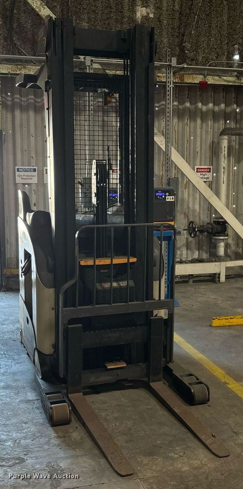 image for item EC3601 Crown RR5725-35 order picker