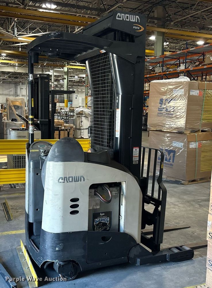 image for item EC3601 Crown RR5725-35 order picker