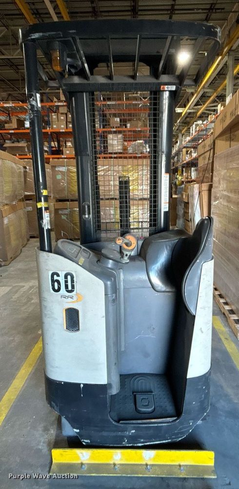 image for item EC3601 Crown RR5725-35 order picker