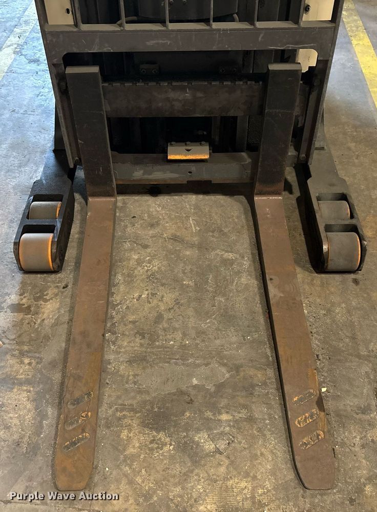 image for item EC3601 Crown RR5725-35 order picker