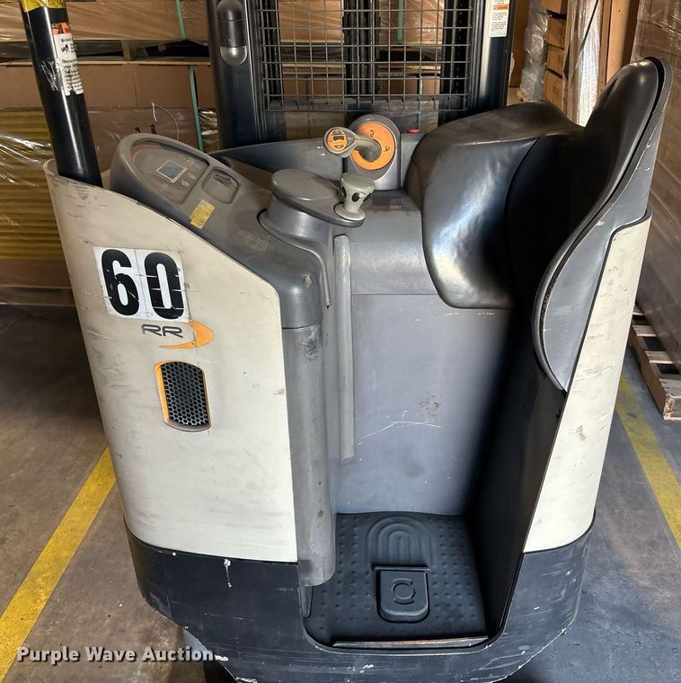 image for item EC3601 Crown RR5725-35 order picker