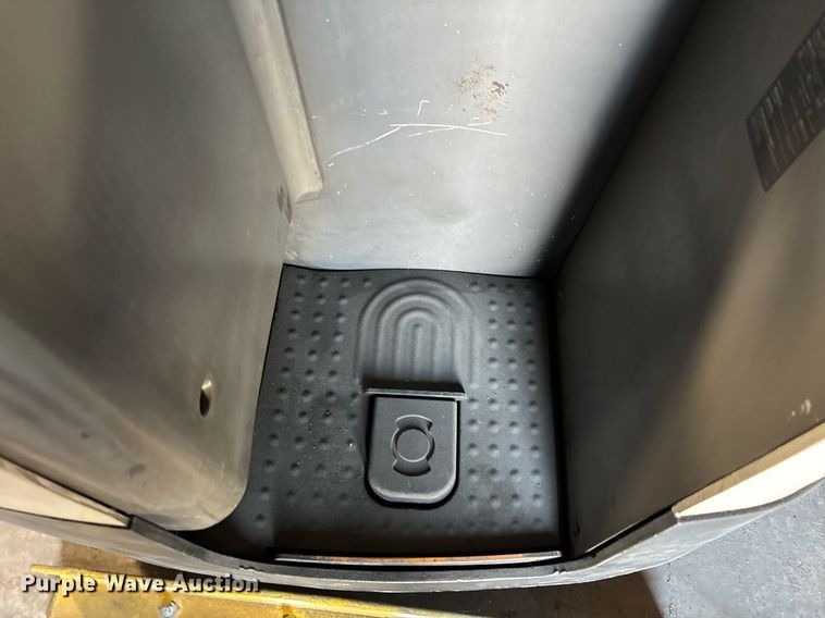 image for item EC3601 Crown RR5725-35 order picker