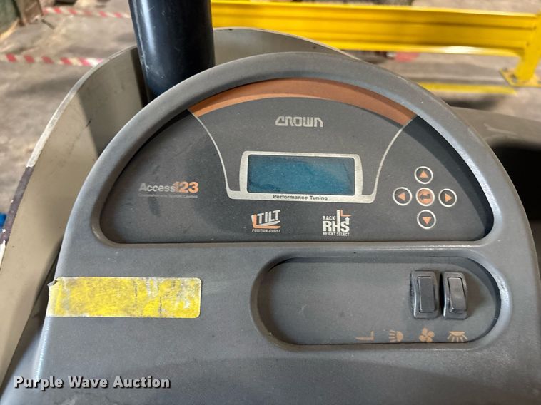 image for item EC3601 Crown RR5725-35 order picker