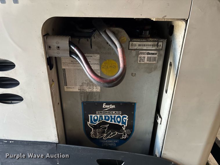 image for item EC3601 Crown RR5725-35 order picker