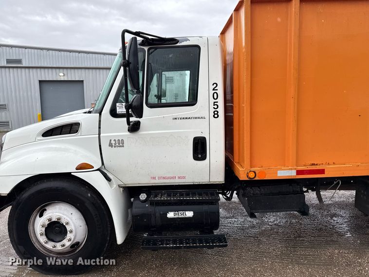 image for item ED5607 2003 International 4300 utility / service truck