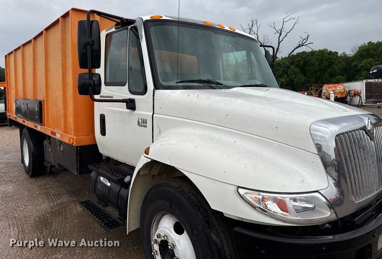 image for item ED5607 2003 International 4300 utility / service truck