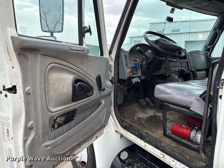 image for item ED5607 2003 International 4300 utility / service truck