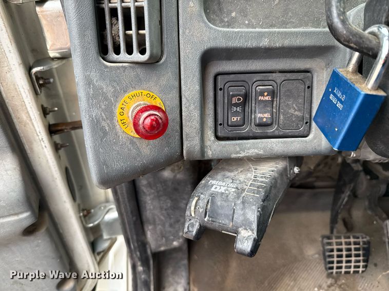 image for item ED5607 2003 International 4300 utility / service truck