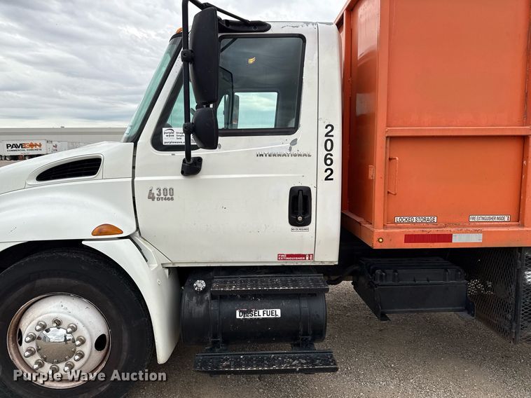 image for item ED5608 2003 International 4300 utility / service truck