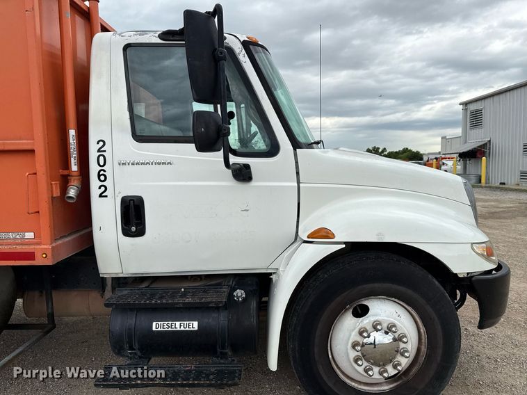 image for item ED5608 2003 International 4300 utility / service truck