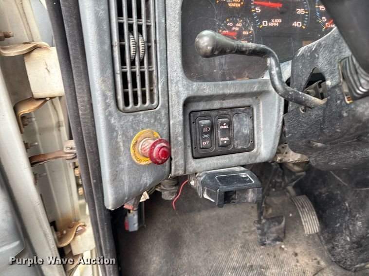 image for item ED5608 2003 International 4300 utility / service truck