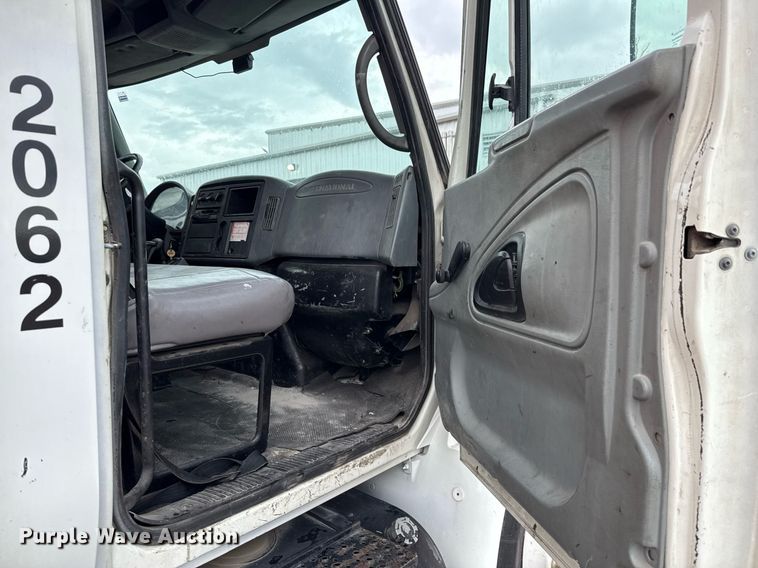 image for item ED5608 2003 International 4300 utility / service truck