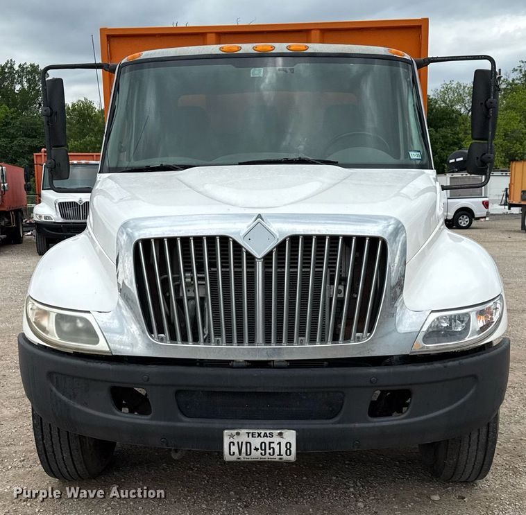 image for item ED5609 2002 International 4300 utility / service truck