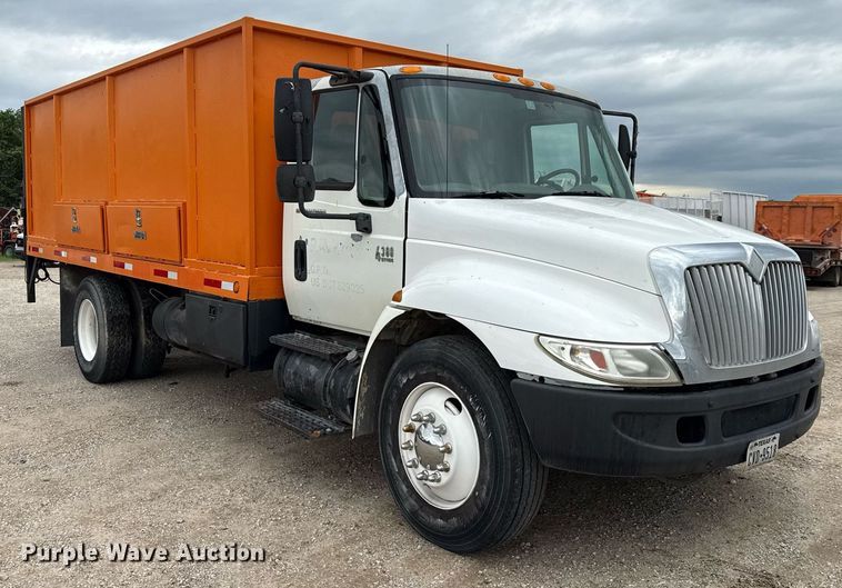 image for item ED5609 2002 International 4300 utility / service truck