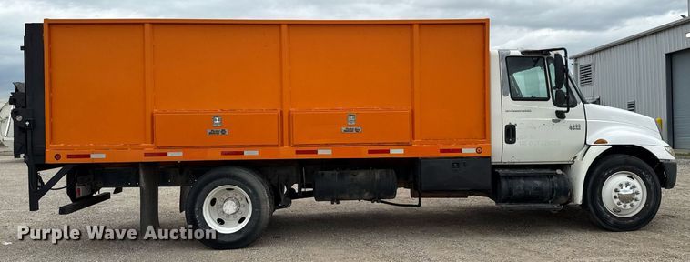 image for item ED5609 2002 International 4300 utility / service truck