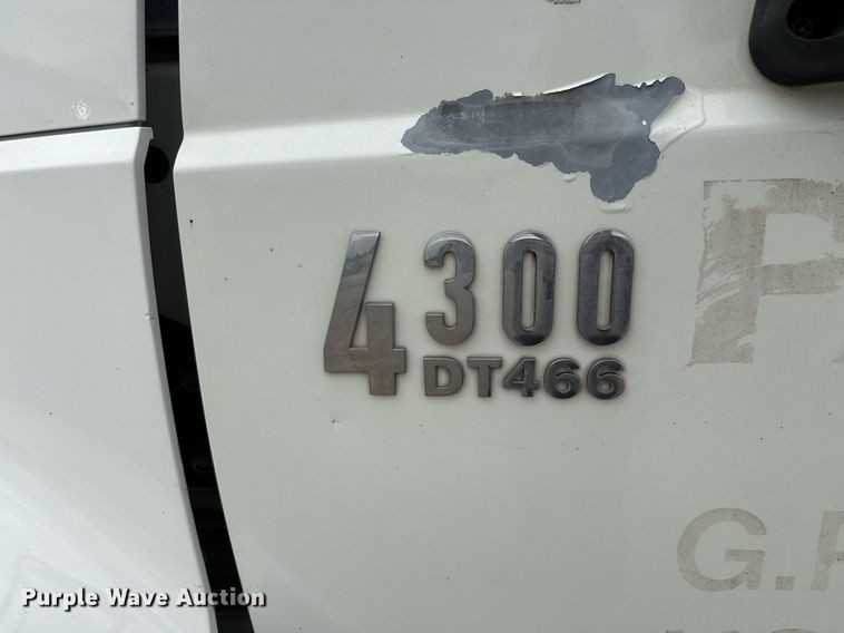 image for item ED5609 2002 International 4300 utility / service truck