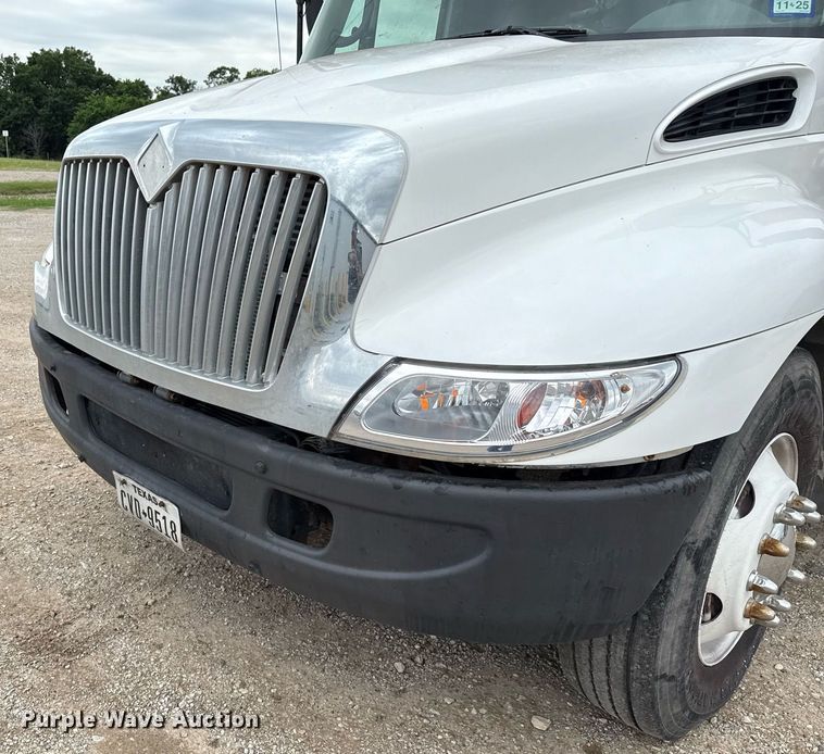 image for item ED5609 2002 International 4300 utility / service truck