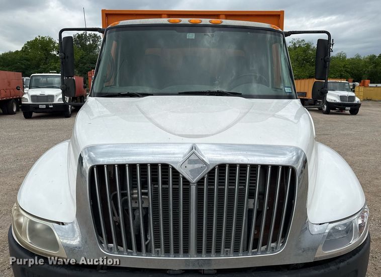 image for item ED5609 2002 International 4300 utility / service truck