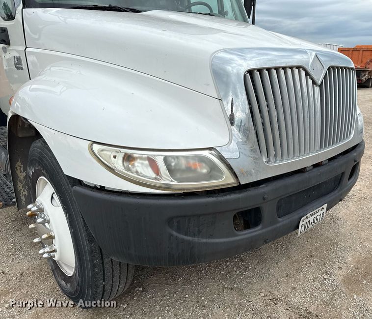 image for item ED5609 2002 International 4300 utility / service truck