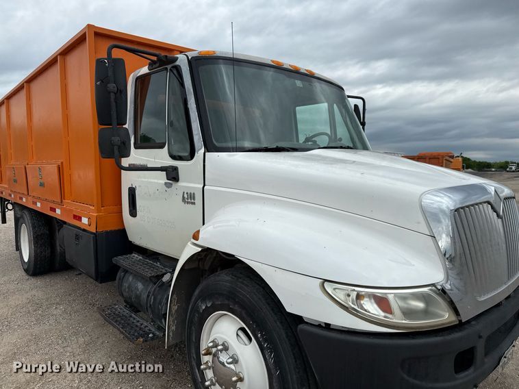 image for item ED5609 2002 International 4300 utility / service truck