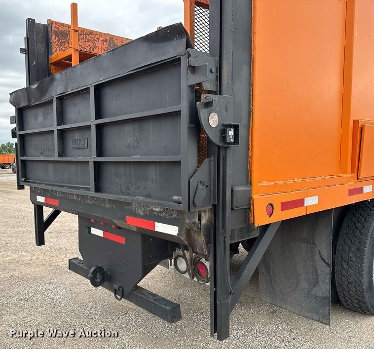 image for item ED5609 2002 International 4300 utility / service truck