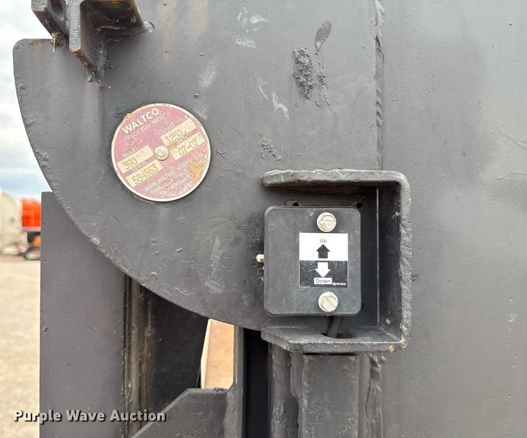 image for item ED5609 2002 International 4300 utility / service truck