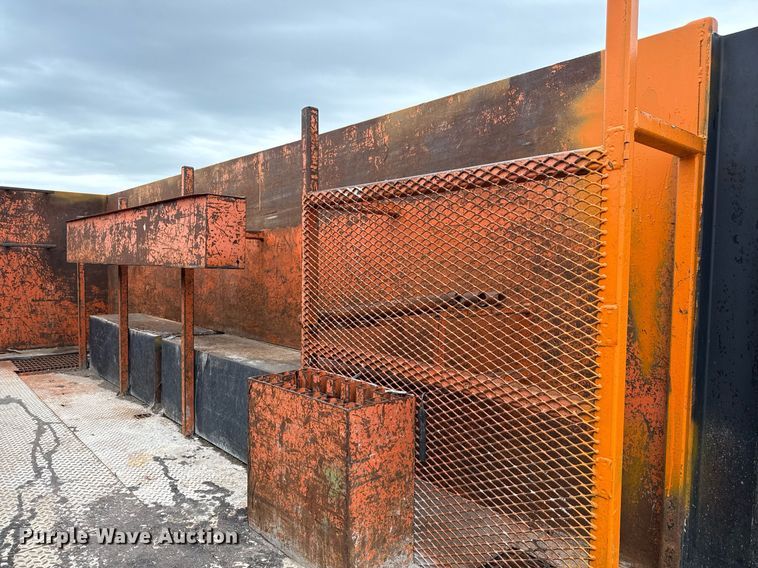 image for item ED5609 2002 International 4300 utility / service truck