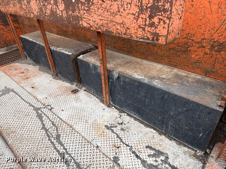 image for item ED5609 2002 International 4300 utility / service truck