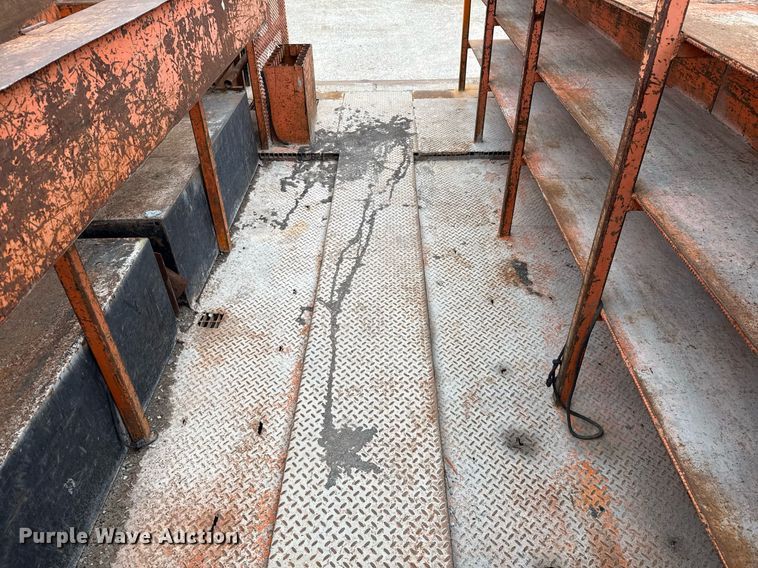 image for item ED5609 2002 International 4300 utility / service truck