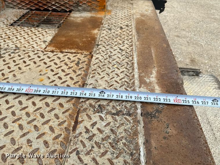 image for item ED5609 2002 International 4300 utility / service truck